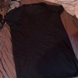 Black swiftly tech lululemon shirt